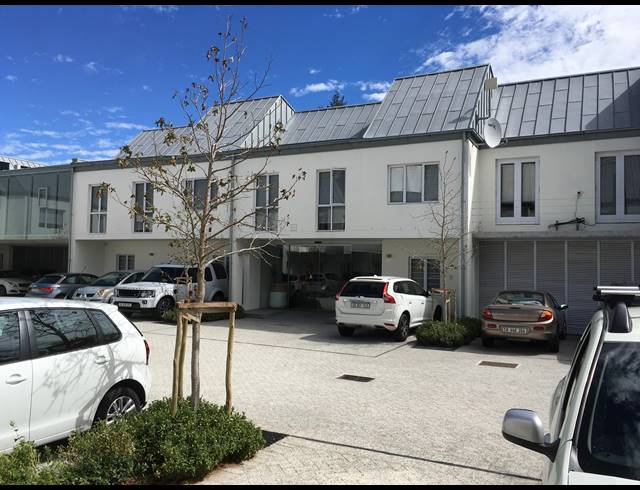 179M² OFFICE RENTED IN PINELANDS
